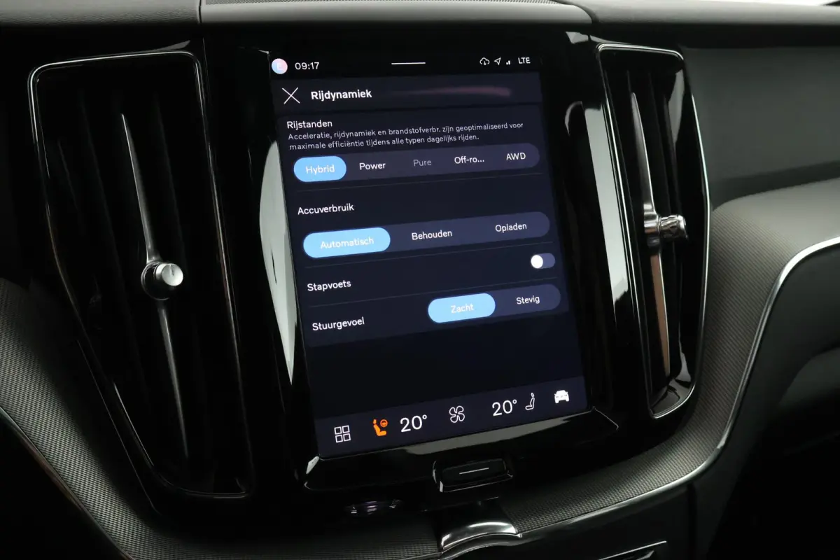 2.0 T6 Plug-in hybrid AWD Plus Dark Trekhaak Camera Memory Keyless Panoramadak Navigatie