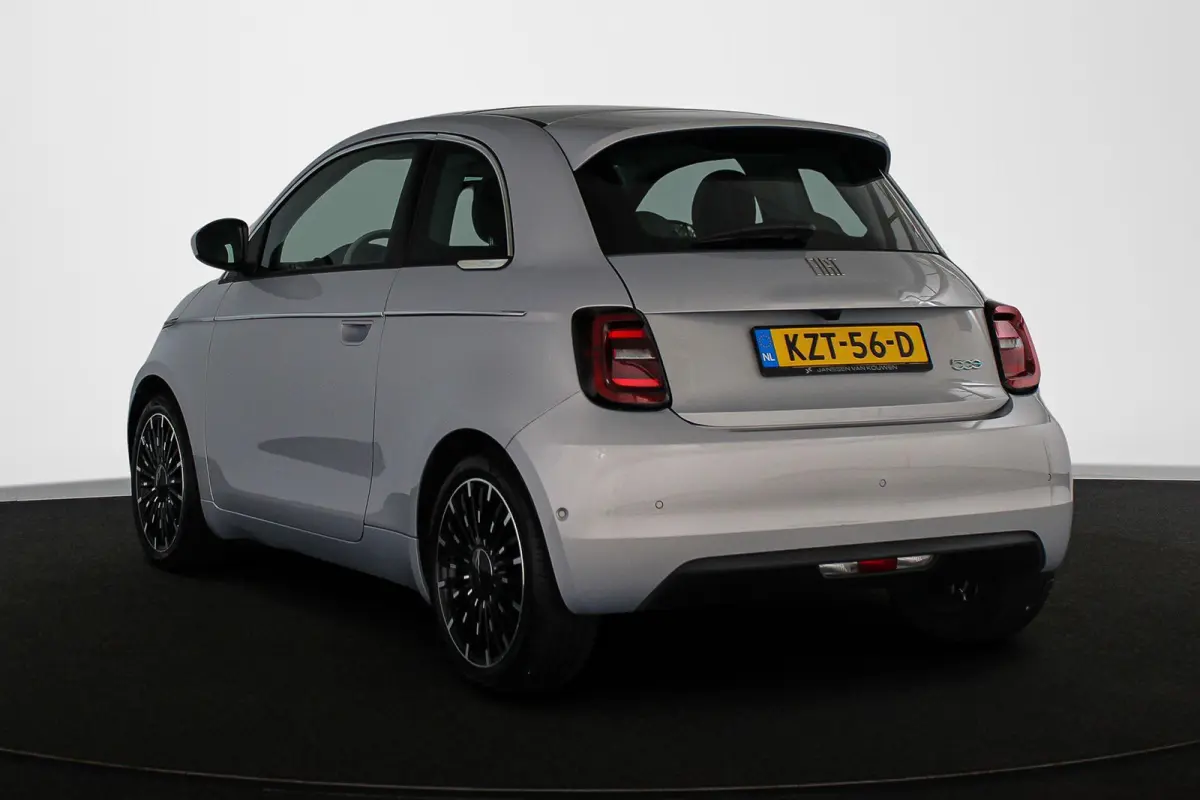 La Prima 42 kWh Pano Leder Stoelverwarming JBL Camera Apple CarPlay