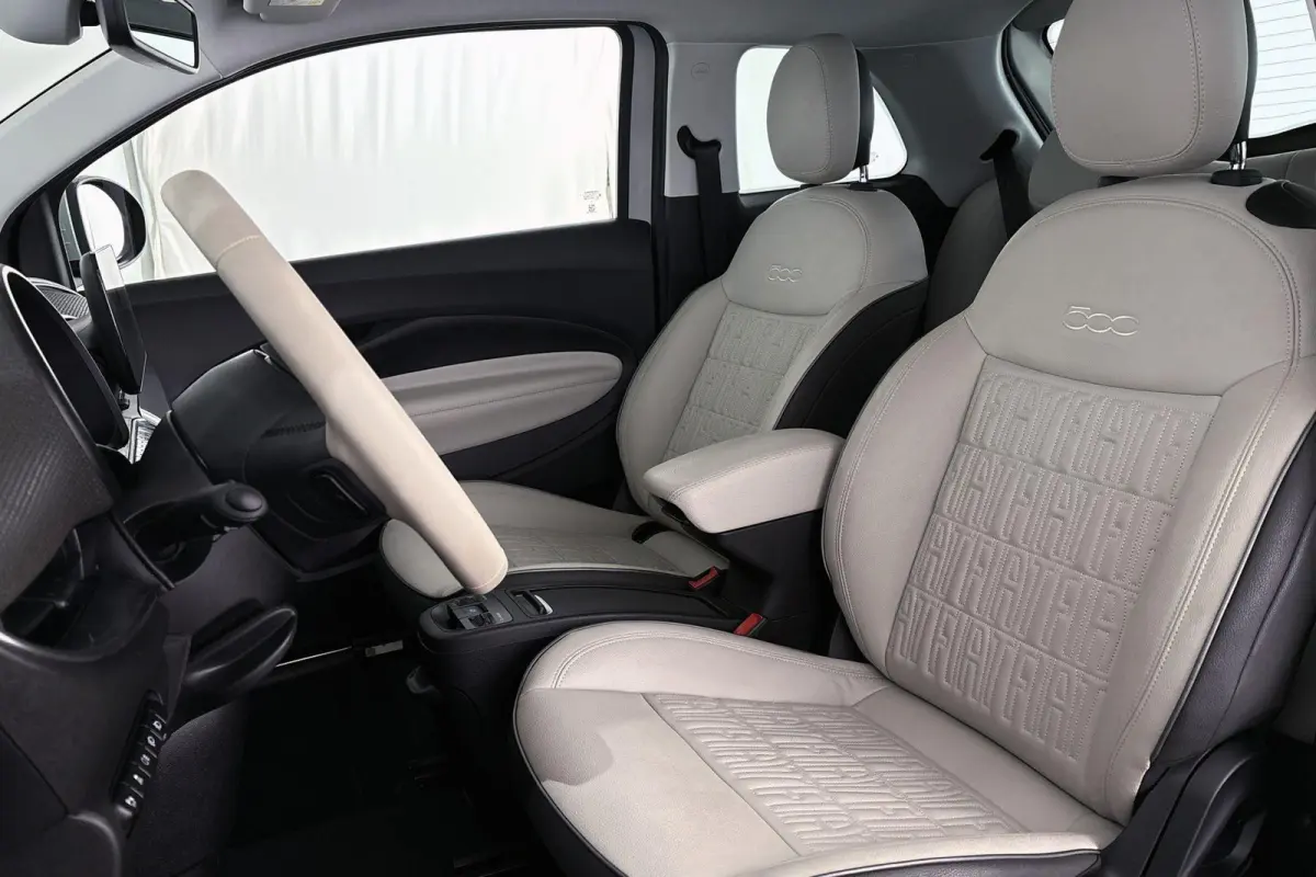 La Prima 42 kWh Pano Leder Stoelverwarming JBL Camera Apple CarPlay