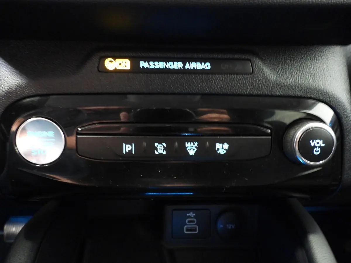 2.5 PHEV Plug-In Active NAVI/CAMERA/LED/HEAD-UP/18"LMV!