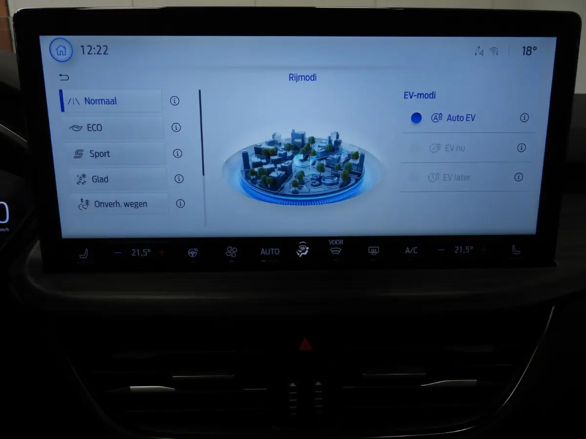 2.5 PHEV Plug-In Active NAVI/CAMERA/LED/HEAD-UP/18"LMV!