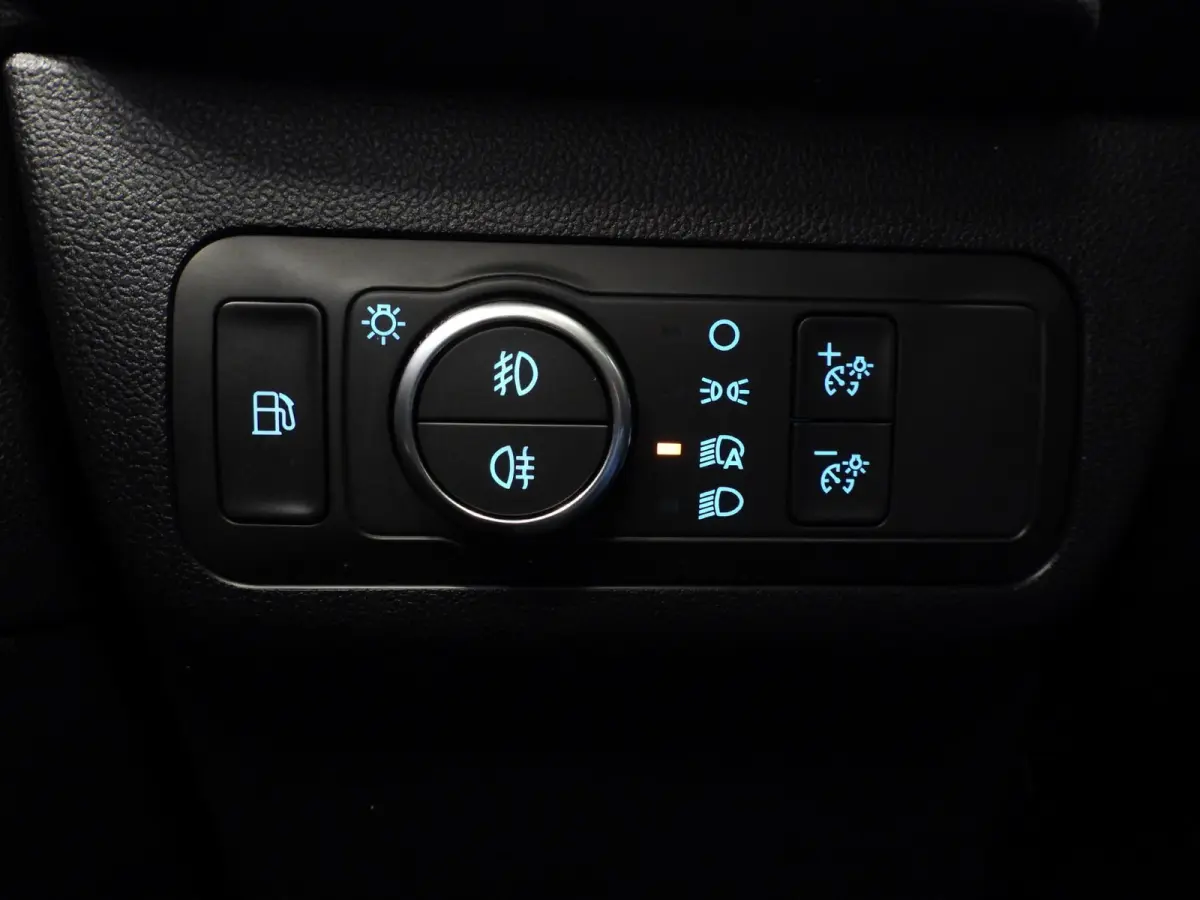 2.5 PHEV Plug-In Active NAVI/CAMERA/LED/HEAD-UP/18"LMV!