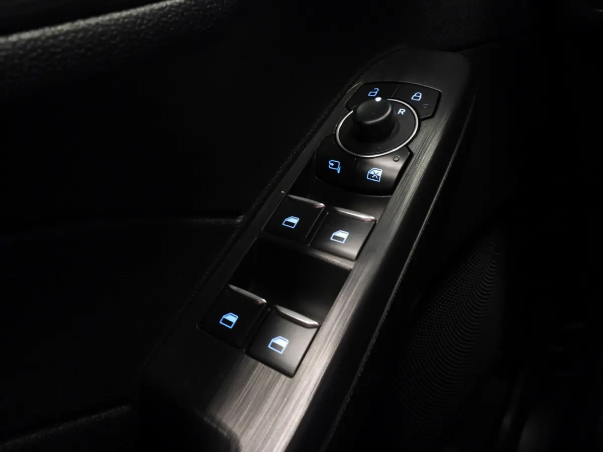 2.5 PHEV Plug-In Active NAVI/CAMERA/LED/HEAD-UP/18"LMV!