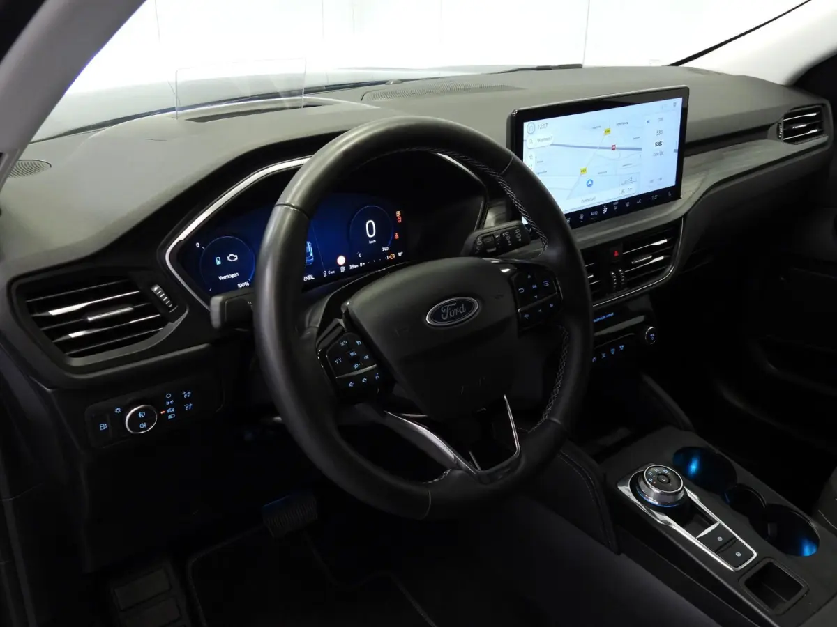 2.5 PHEV Plug-In Active NAVI/CAMERA/LED/HEAD-UP/18"LMV!