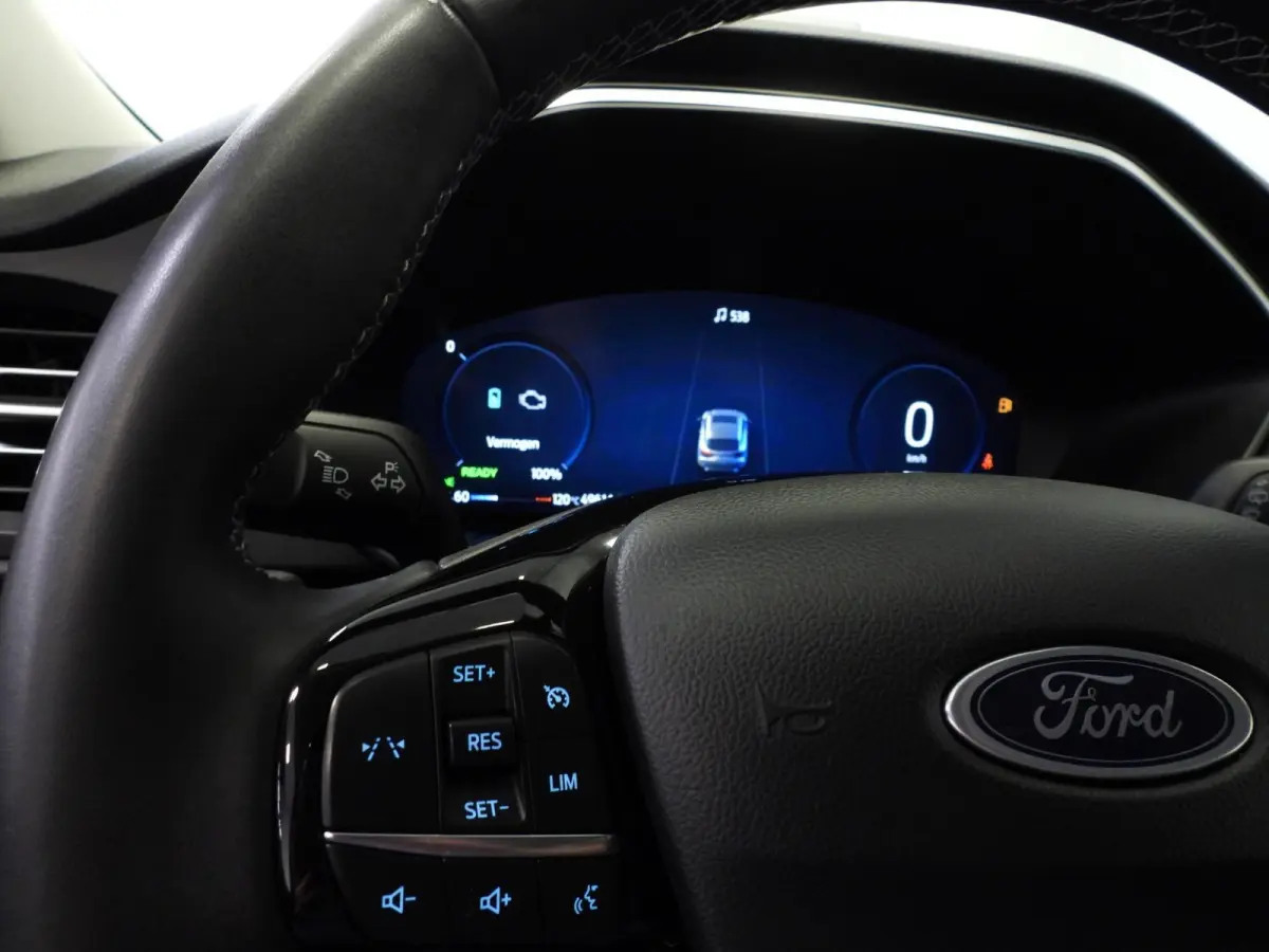 2.5 PHEV Plug-In Active NAVI/CAMERA/LED/HEAD-UP/18"LMV!