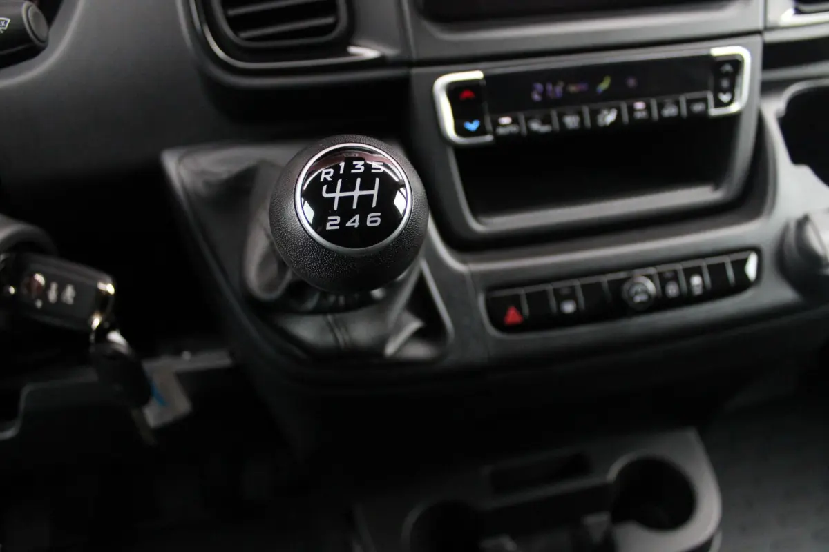 33 2.2 MultiJet 140PK L3H2 | NIEUWE BUS! BPM VRIJ! | ACHTERUITRIJ CAMERA | APPLE CARPLAY/ANDROID AUTO | 3-ZITS | CRUISE CONTROL | CLIMATE CONTROL | DAB+ RADIO | DIGITALE COCKPIT |