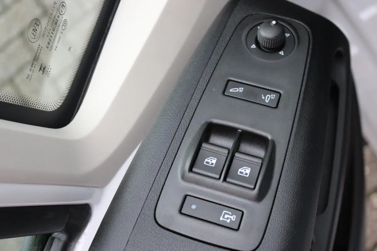 33 2.2 MultiJet 140PK L3H2 | NIEUWE BUS! BPM VRIJ! | ACHTERUITRIJ CAMERA | APPLE CARPLAY/ANDROID AUTO | 3-ZITS | CRUISE CONTROL | CLIMATE CONTROL | DAB+ RADIO | DIGITALE COCKPIT |