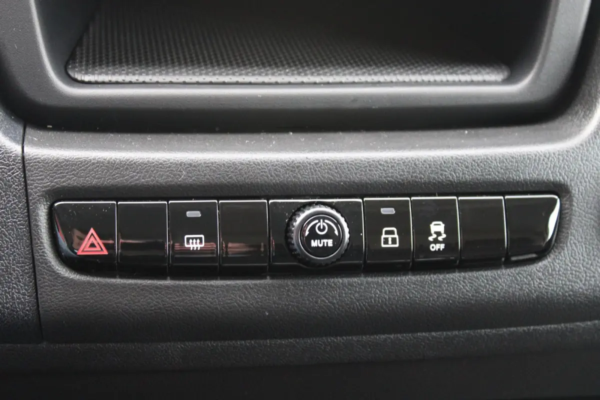 33 2.2 MultiJet 140PK L3H2 | NIEUWE BUS! BPM VRIJ! | ACHTERUITRIJ CAMERA | APPLE CARPLAY/ANDROID AUTO | 3-ZITS | CRUISE CONTROL | CLIMATE CONTROL | DAB+ RADIO | DIGITALE COCKPIT |