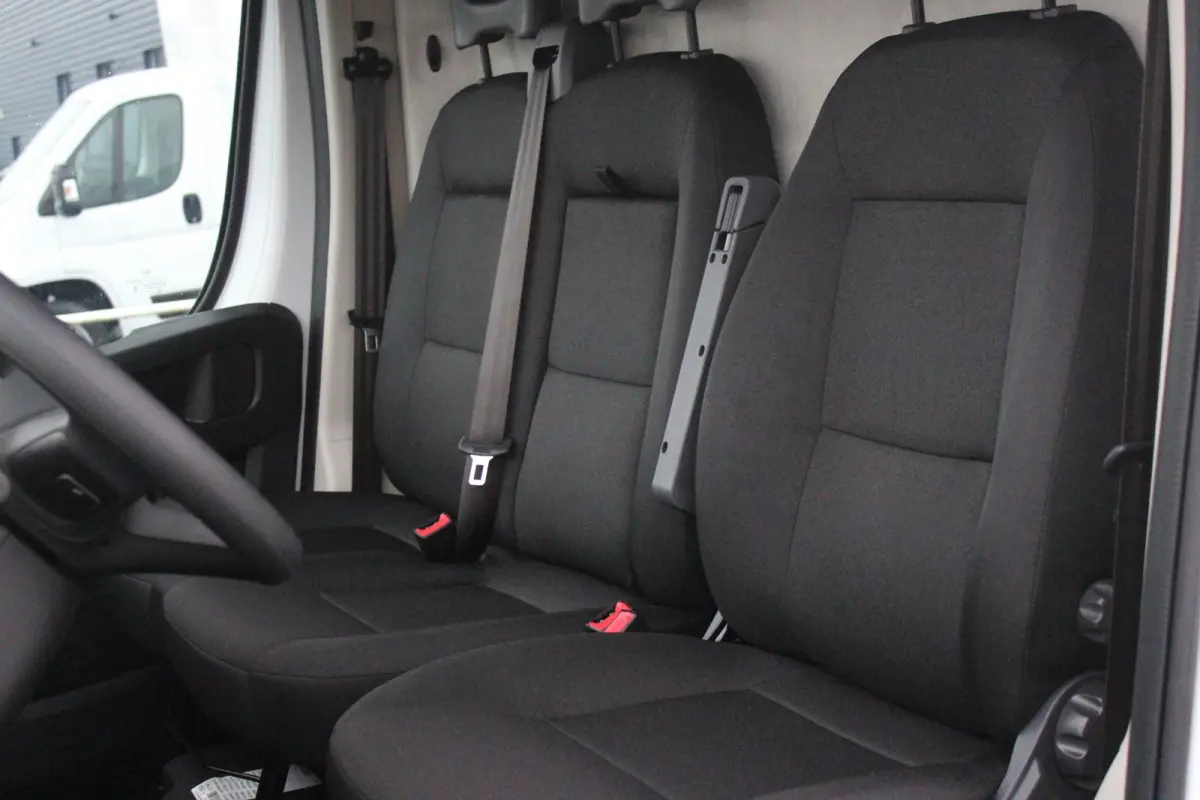 33 2.2 MultiJet 140PK L3H2 | NIEUWE BUS! BPM VRIJ! | ACHTERUITRIJ CAMERA | APPLE CARPLAY/ANDROID AUTO | 3-ZITS | CRUISE CONTROL | CLIMATE CONTROL | DAB+ RADIO | DIGITALE COCKPIT |