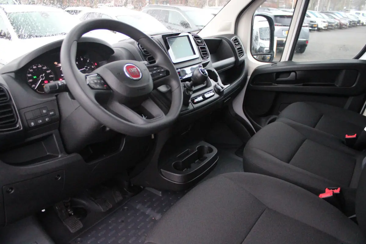 33 2.2 MultiJet 140PK L3H2 | NIEUWE BUS! BPM VRIJ! | ACHTERUITRIJ CAMERA | APPLE CARPLAY/ANDROID AUTO | 3-ZITS | CRUISE CONTROL | CLIMATE CONTROL | DAB+ RADIO | DIGITALE COCKPIT |