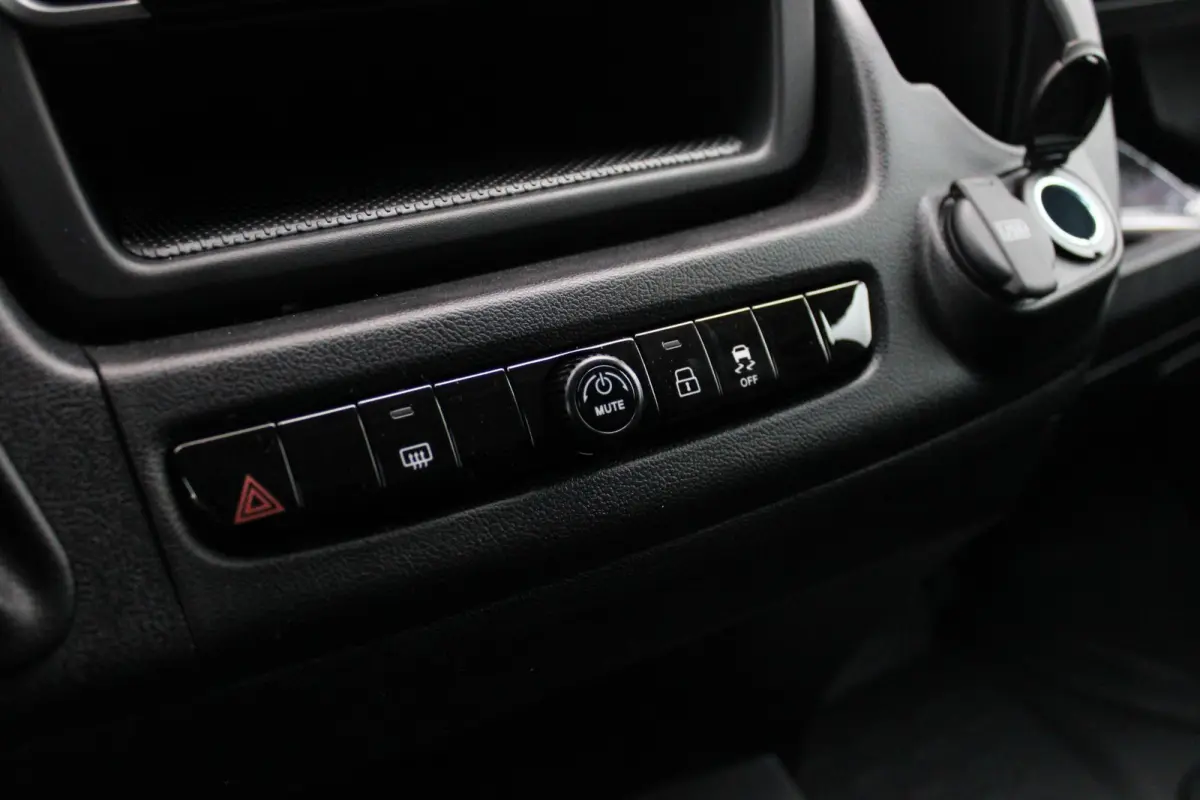 33 2.2 MultiJet 140PK L3H2 | NIEUWE BUS! BPM VRIJ! | ACHTERUITRIJ CAMERA | APPLE CARPLAY/ANDROID AUTO | 3-ZITS | CRUISE CONTROL | CLIMATE CONTROL | DAB+ RADIO | DIGITALE COCKPIT |