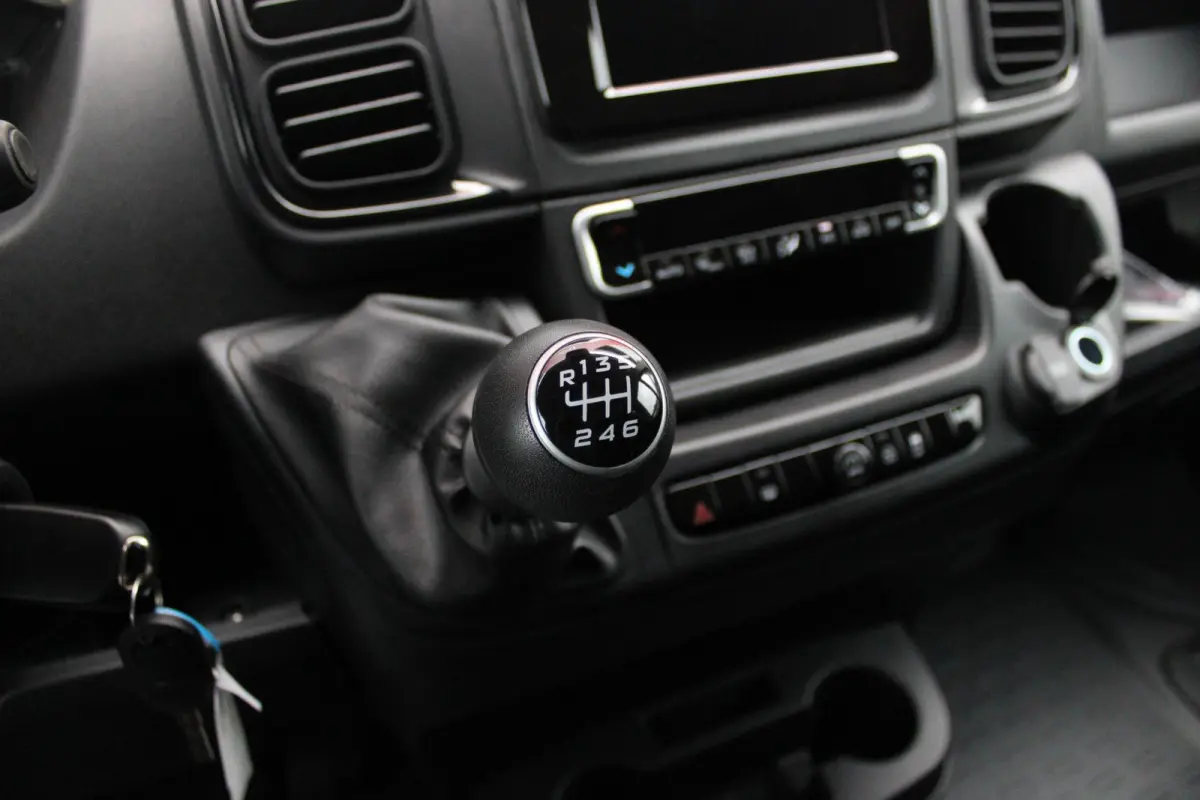 33 2.2 MultiJet 140PK L3H2 | NIEUWE BUS! BPM VRIJ! | ACHTERUITRIJ CAMERA | APPLE CARPLAY/ANDROID AUTO | 3-ZITS | CRUISE CONTROL | CLIMATE CONTROL | DAB+ RADIO | DIGITALE COCKPIT |