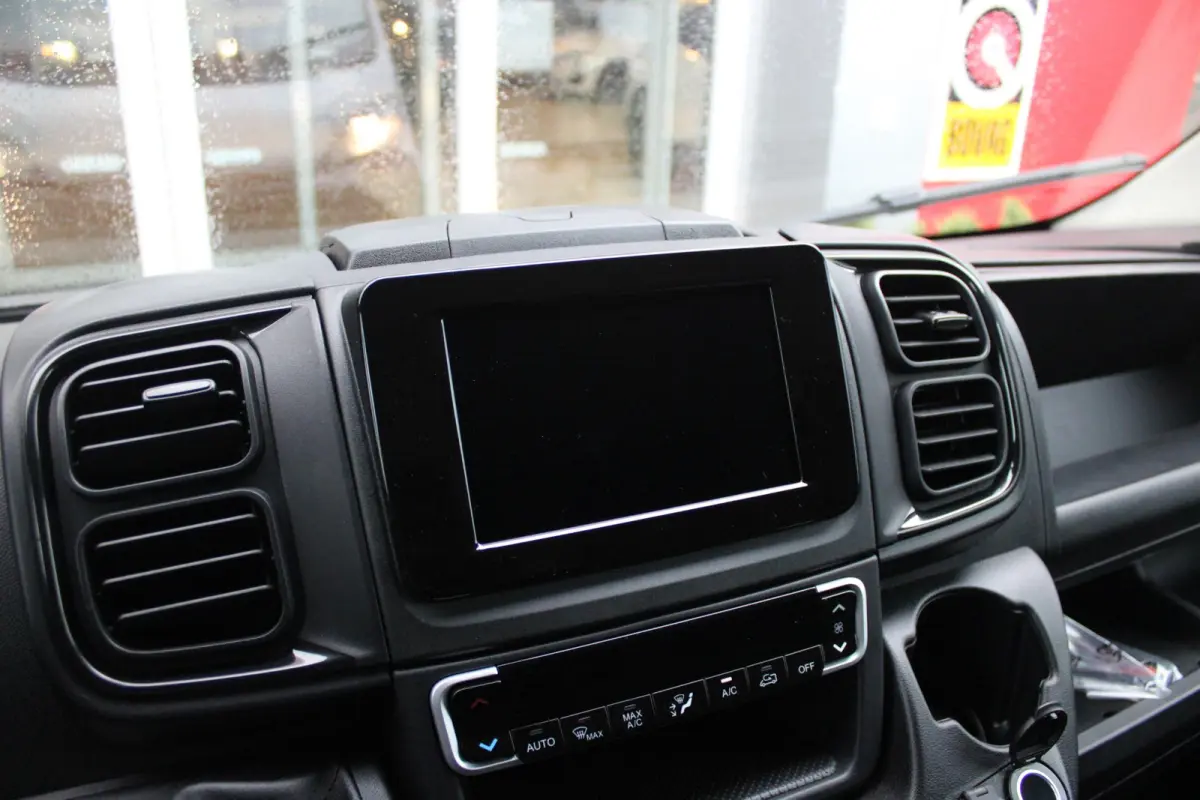 33 2.2 MultiJet 140PK L3H2 | NIEUWE BUS! BPM VRIJ! | ACHTERUITRIJ CAMERA | APPLE CARPLAY/ANDROID AUTO | 3-ZITS | CRUISE CONTROL | CLIMATE CONTROL | DAB+ RADIO | DIGITALE COCKPIT |