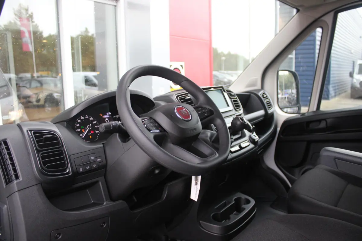 33 2.2 MultiJet 140PK L3H2 | NIEUWE BUS! BPM VRIJ! | ACHTERUITRIJ CAMERA | APPLE CARPLAY/ANDROID AUTO | 3-ZITS | CRUISE CONTROL | CLIMATE CONTROL | DAB+ RADIO | DIGITALE COCKPIT |