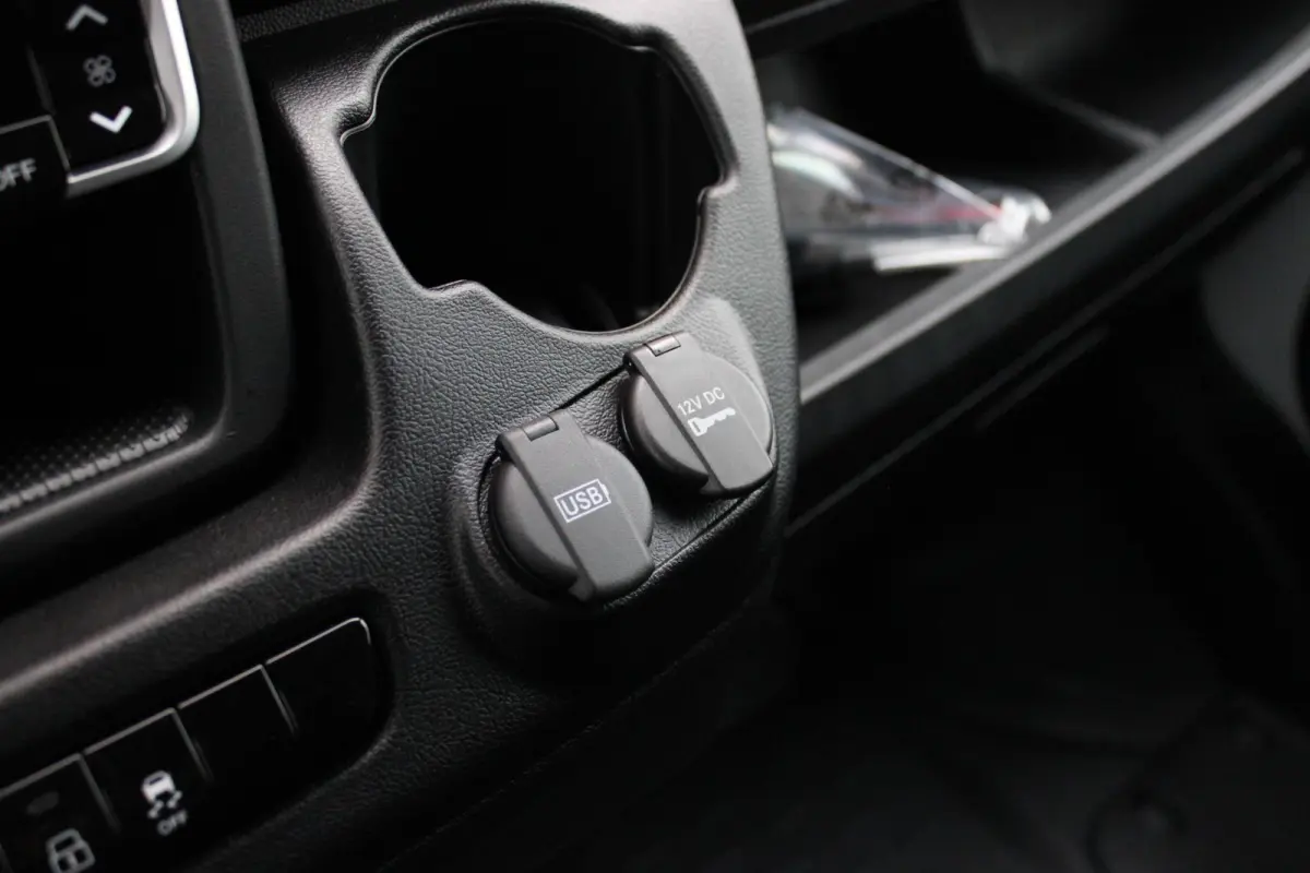33 2.2 MultiJet 140PK L3H2 | NIEUWE BUS! BPM VRIJ! | ACHTERUITRIJ CAMERA | APPLE CARPLAY/ANDROID AUTO | 3-ZITS | CRUISE CONTROL | CLIMATE CONTROL | DAB+ RADIO | DIGITALE COCKPIT |