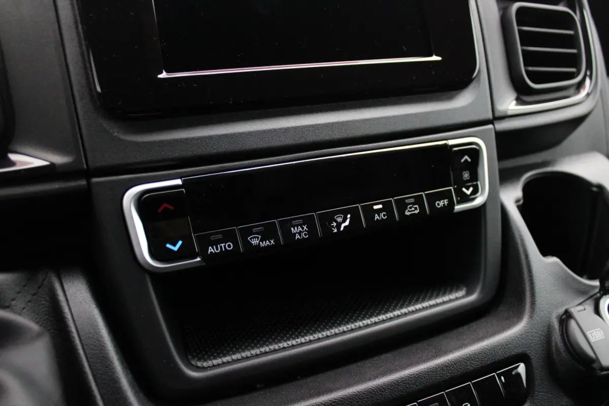 33 2.2 MultiJet 140PK L3H2 | NIEUWE BUS! BPM VRIJ! | ACHTERUITRIJ CAMERA | APPLE CARPLAY/ANDROID AUTO | 3-ZITS | CRUISE CONTROL | CLIMATE CONTROL | DAB+ RADIO | DIGITALE COCKPIT |