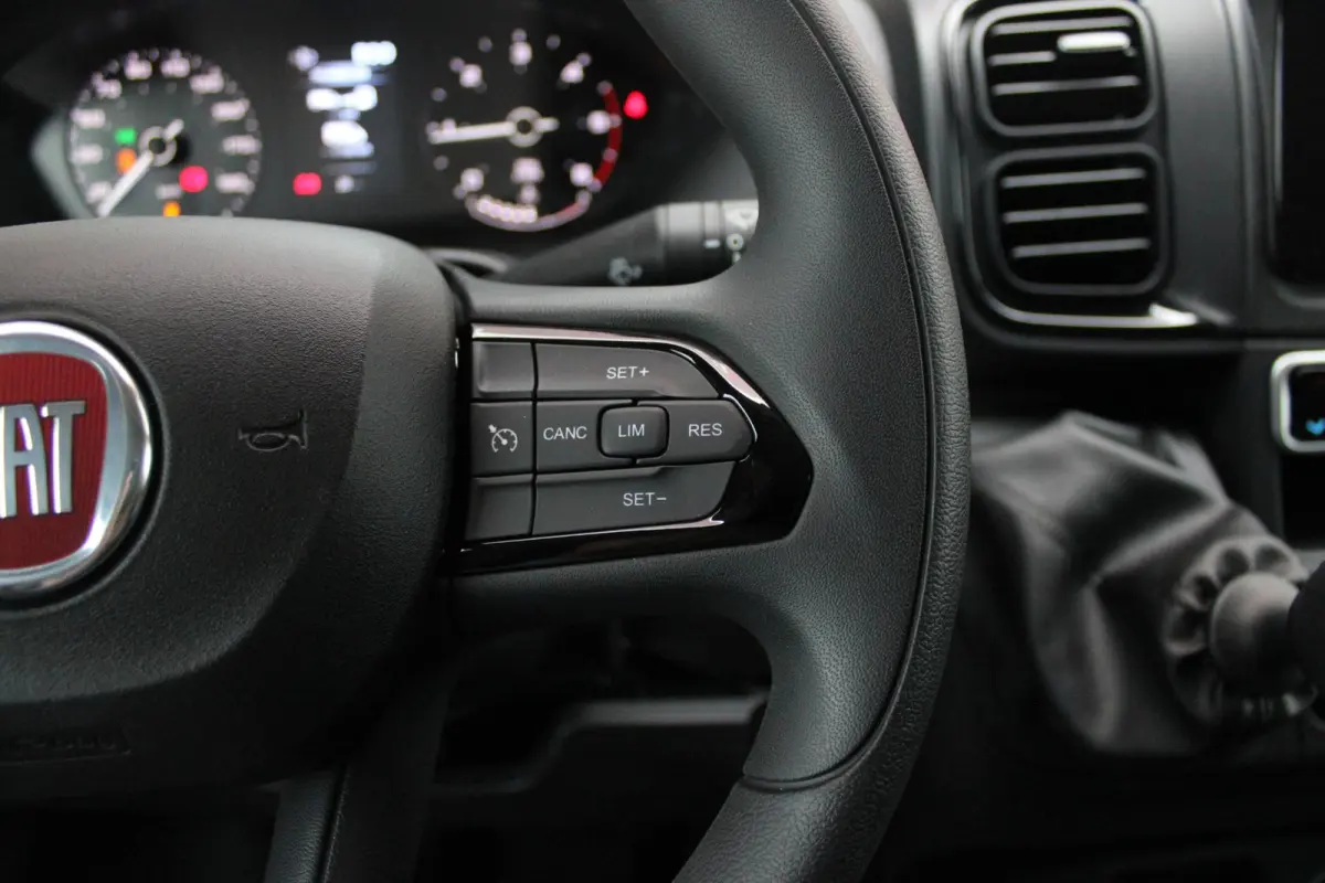 33 2.2 MultiJet 140PK L3H2 | NIEUWE BUS! BPM VRIJ! | ACHTERUITRIJ CAMERA | APPLE CARPLAY/ANDROID AUTO | 3-ZITS | CRUISE CONTROL | CLIMATE CONTROL | DAB+ RADIO | DIGITALE COCKPIT |