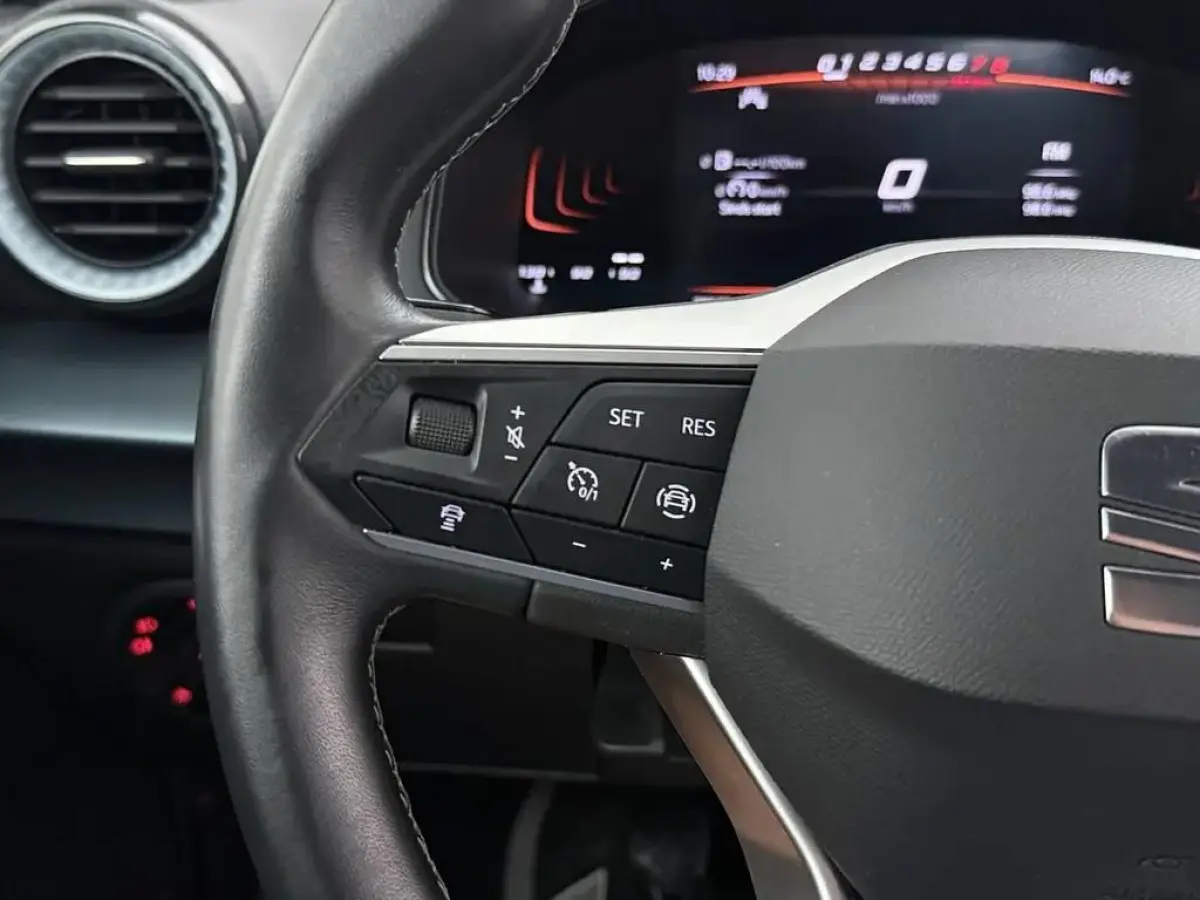 1.0 TSI FR Xperience / Drive Assist / Carplay / Virtual / LED