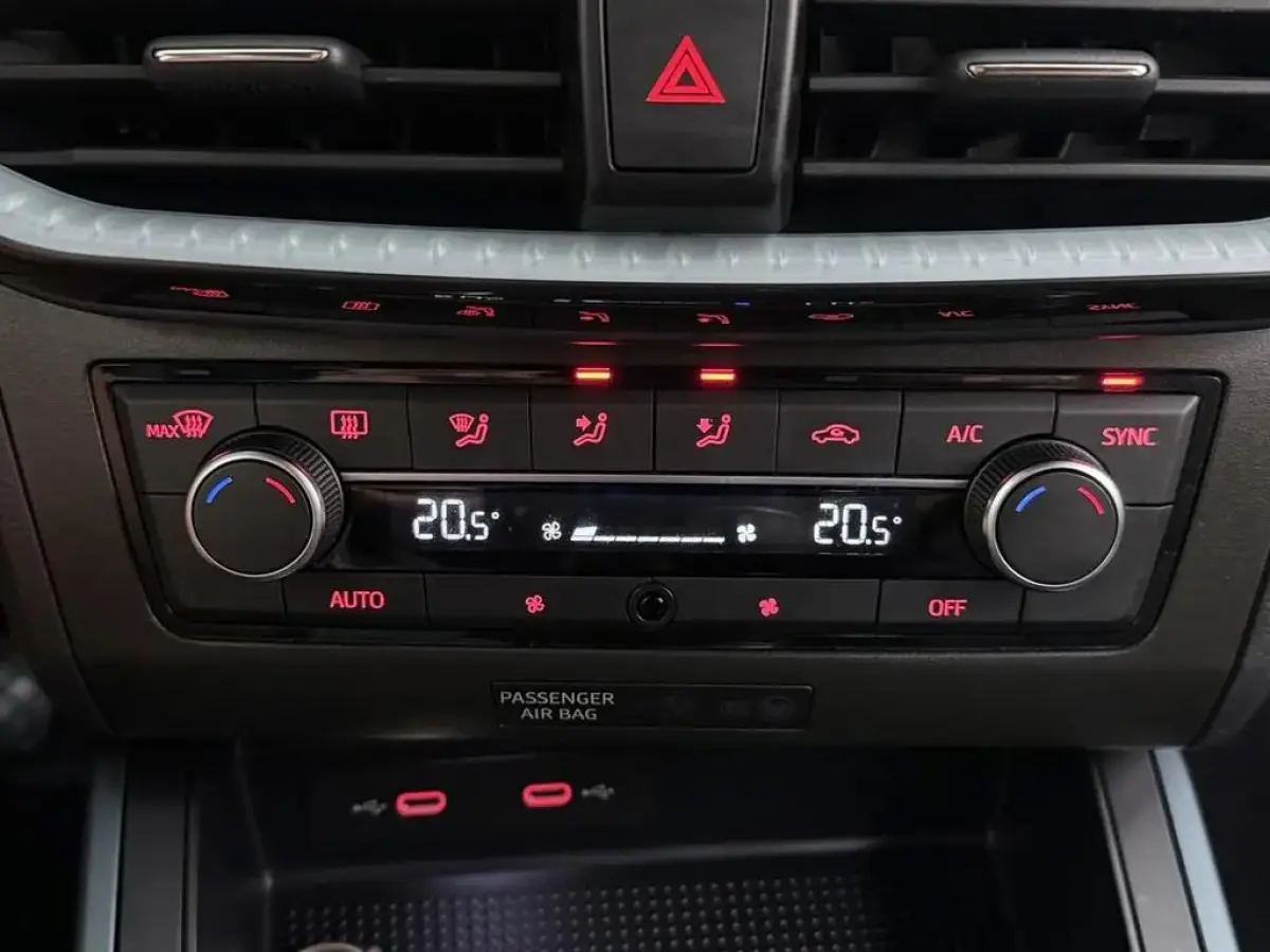 1.0 TSI FR Xperience / Drive Assist / Carplay / Virtual / LED