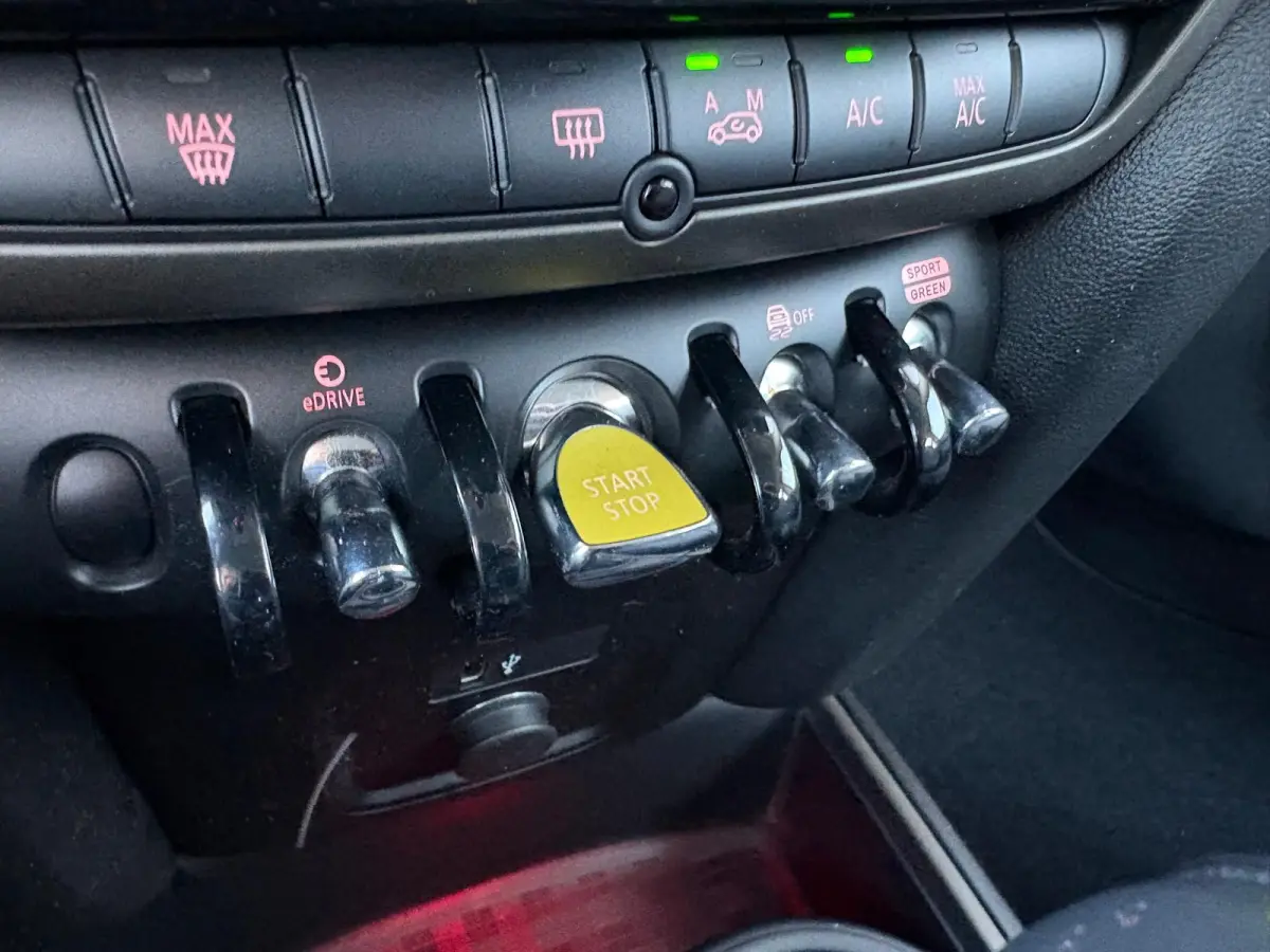 1.5 PHEV 221PK Cooper S E ALL4 Navigatie/Carplay-Android-auto/Parkeerhulp