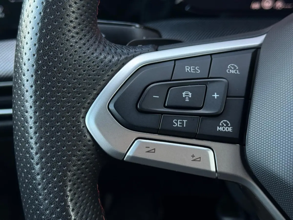 2.0 TSI GTI Vol ! | Panorama | IQ-Lights | H/K | Head-UP | Camera | Carplay | BTW |