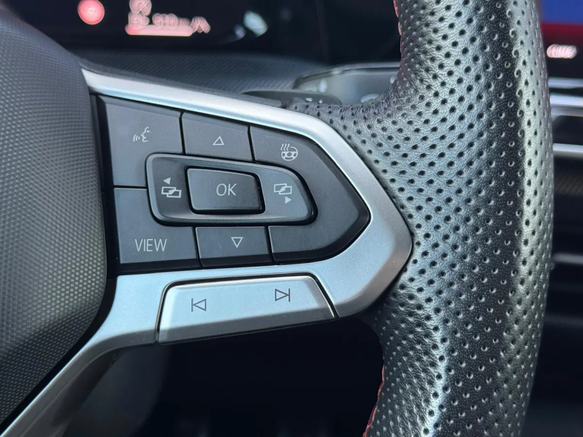 2.0 TSI GTI Vol ! | Panorama | IQ-Lights | H/K | Head-UP | Camera | Carplay | BTW |