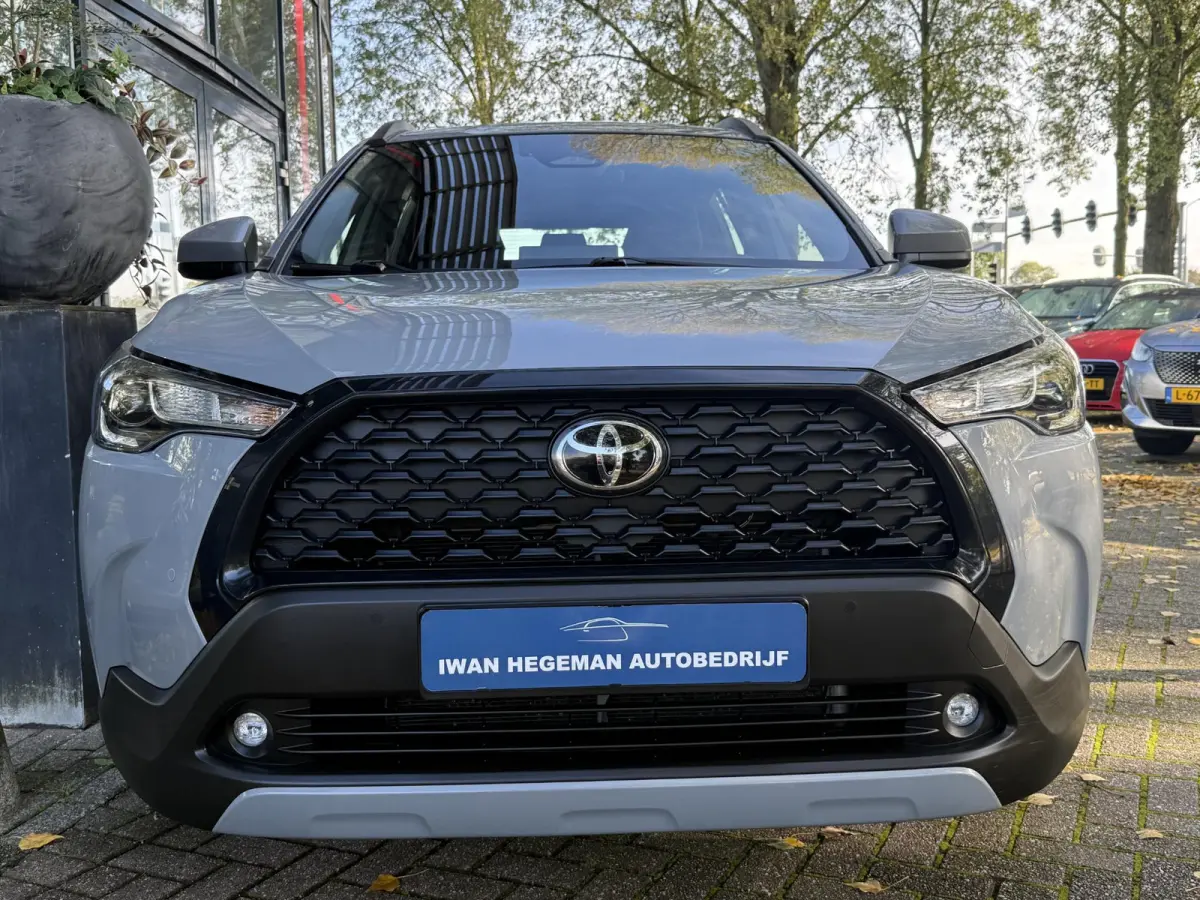 Hybrid 140 Business | Navigatie | Apple Carplay | Cruise Control | Parkeersensoren + Camera | Licht metalen velgen