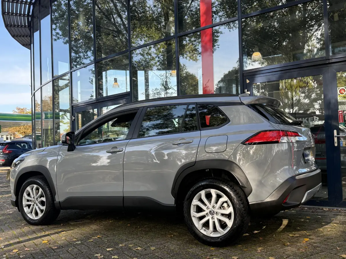 Hybrid 140 Business | Navigatie | Apple Carplay | Cruise Control | Parkeersensoren + Camera | Licht metalen velgen