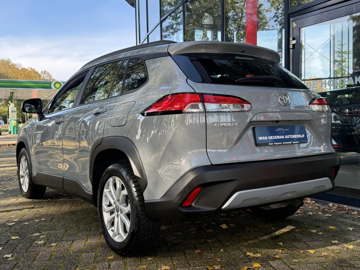 Hybrid 140 Business | Navigatie | Apple Carplay | Cruise Control | Parkeersensoren + Camera | Licht metalen velgen