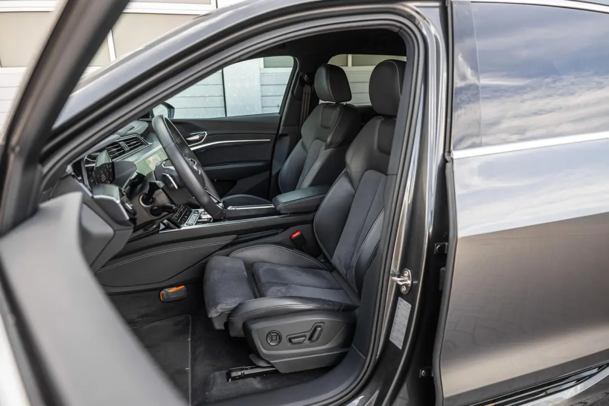 55 408pk quattro S edition 115 kWh | 22'' velgen | Luchtvering | Apple Carplay/Android Auto