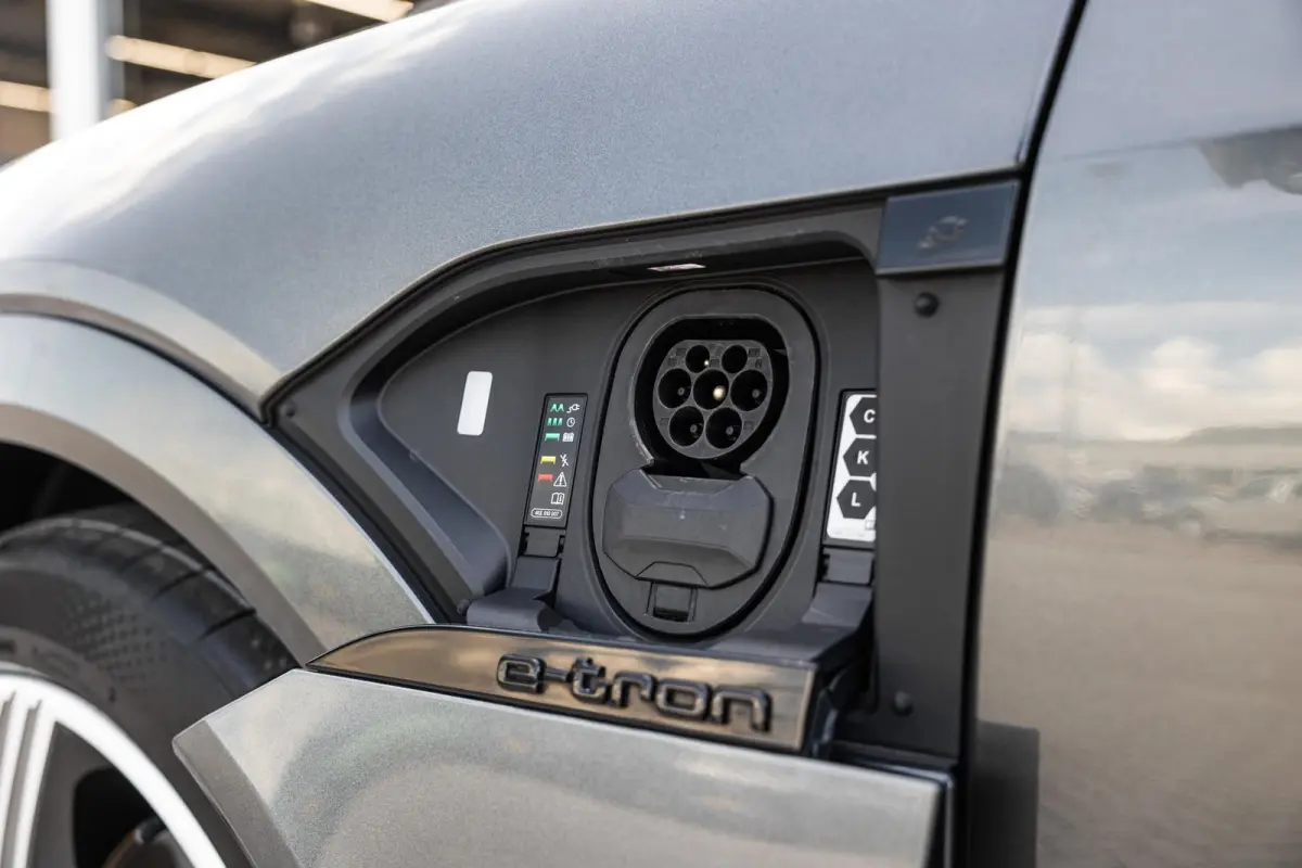 55 408pk quattro S edition 115 kWh | 22'' velgen | Luchtvering | Apple Carplay/Android Auto