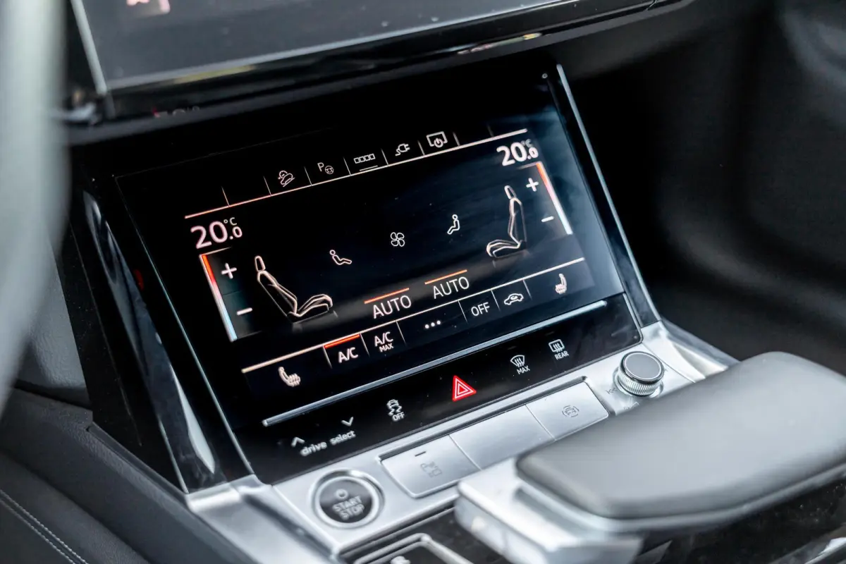 55 408pk quattro S edition 115 kWh | 22'' velgen | Luchtvering | Apple Carplay/Android Auto
