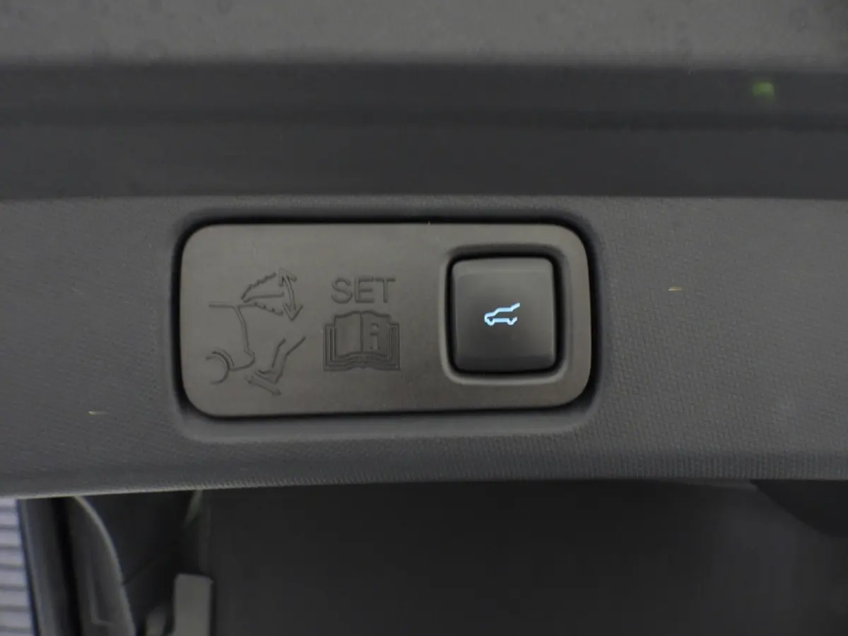 RWD 75 kWh LEER/NAVI/360CAM/LED/B&O/18"LMV!