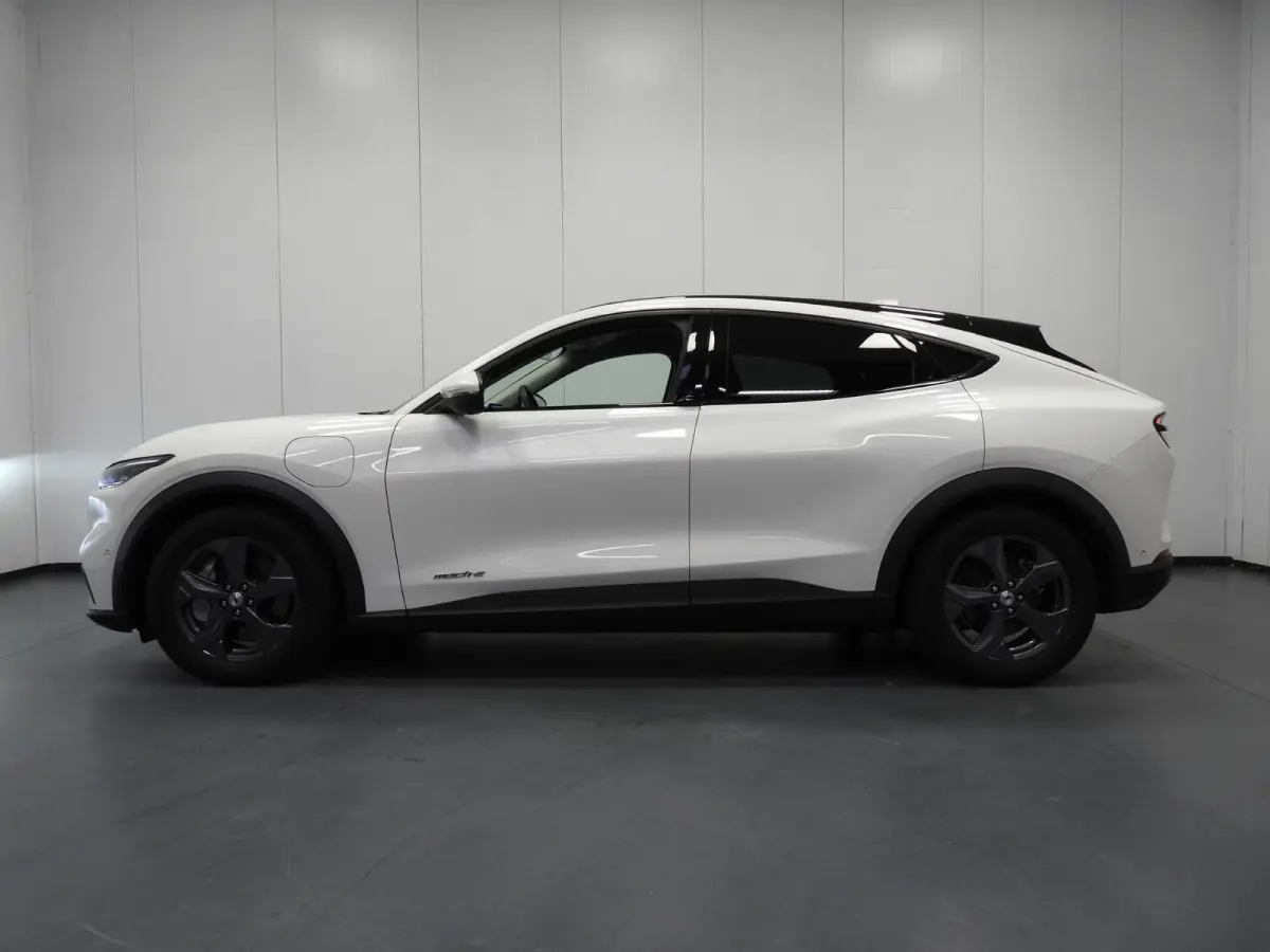 RWD 75 kWh LEER/NAVI/360CAM/LED/B&O/18"LMV!
