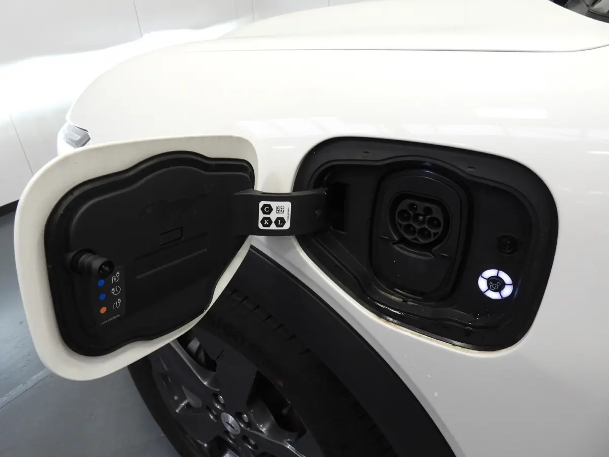 RWD 75 kWh LEER/NAVI/360CAM/LED/B&O/18"LMV!