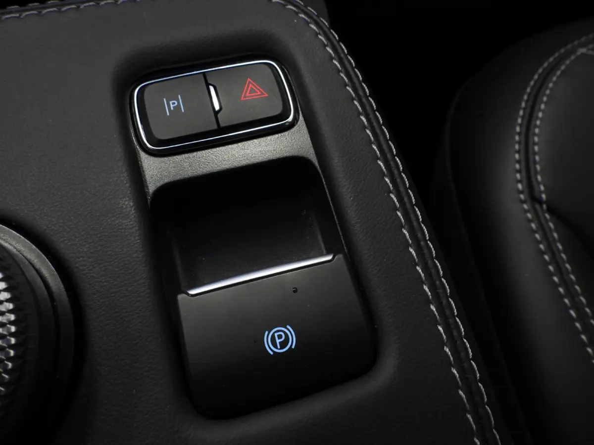 RWD 75 kWh LEER/NAVI/360CAM/LED/B&O/18"LMV!