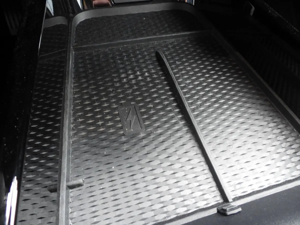 RWD 75 kWh LEER/NAVI/360CAM/LED/B&O/18"LMV!