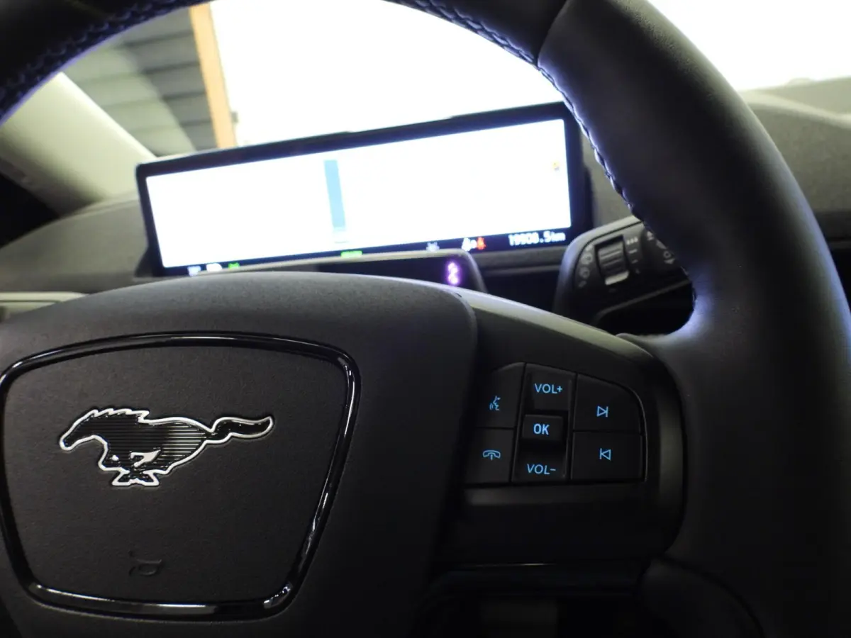 RWD 75 kWh LEER/NAVI/360CAM/LED/B&O/18"LMV!