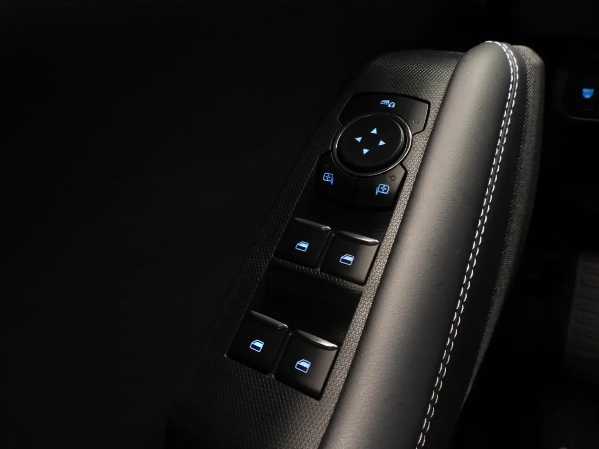 RWD 75 kWh LEER/NAVI/360CAM/LED/B&O/18"LMV!