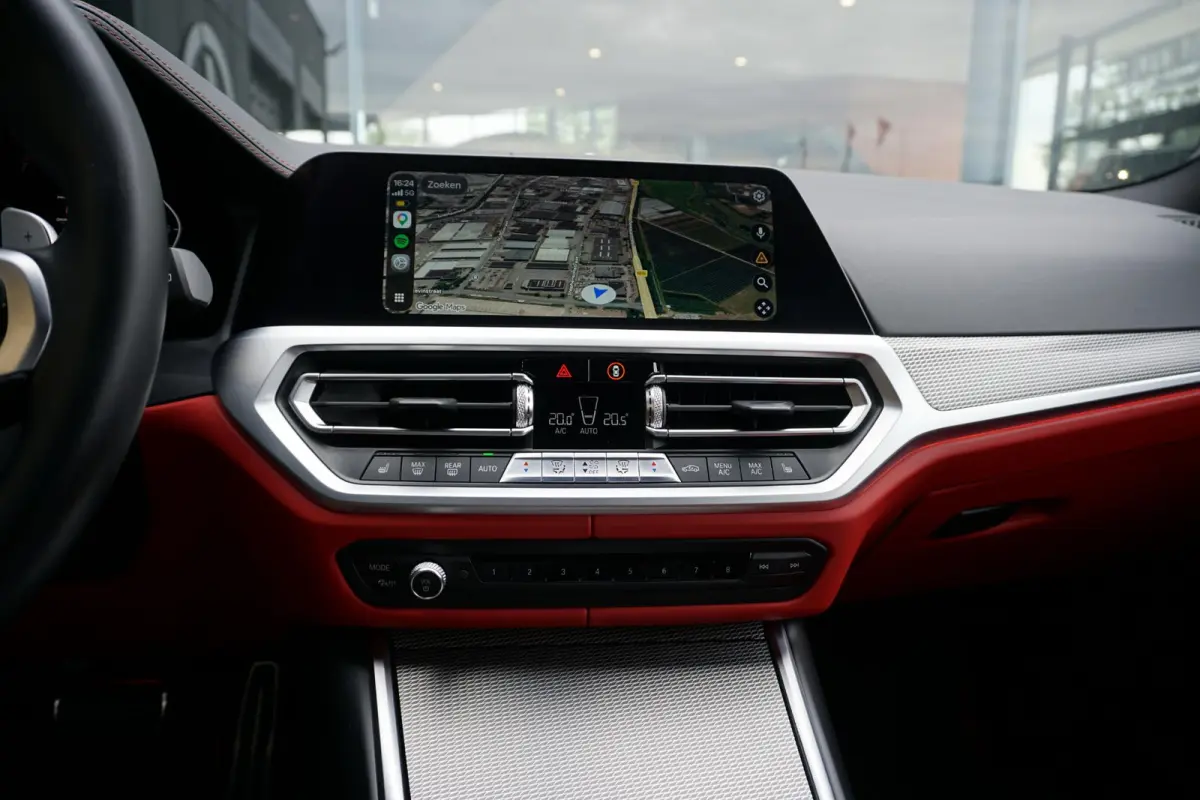 330i High Executive Edition M + INDIVIDUAL LEDER / MINERALWEISS METALLIC / M-PERFORMANCE
