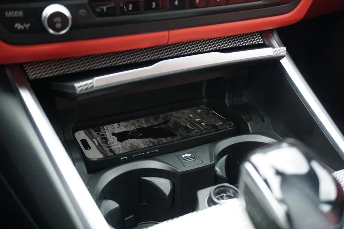 330i High Executive Edition M + INDIVIDUAL LEDER / MINERALWEISS METALLIC / M-PERFORMANCE