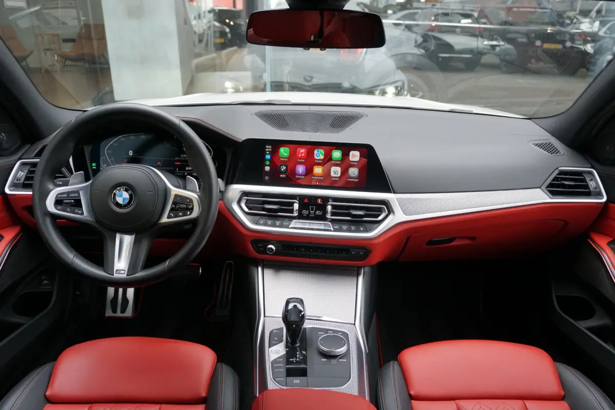 330i High Executive Edition M + INDIVIDUAL LEDER / MINERALWEISS METALLIC / M-PERFORMANCE