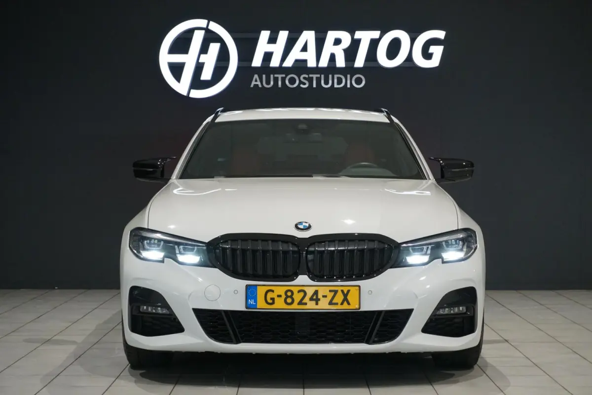 330i High Executive Edition M + INDIVIDUAL LEDER / MINERALWEISS METALLIC / M-PERFORMANCE