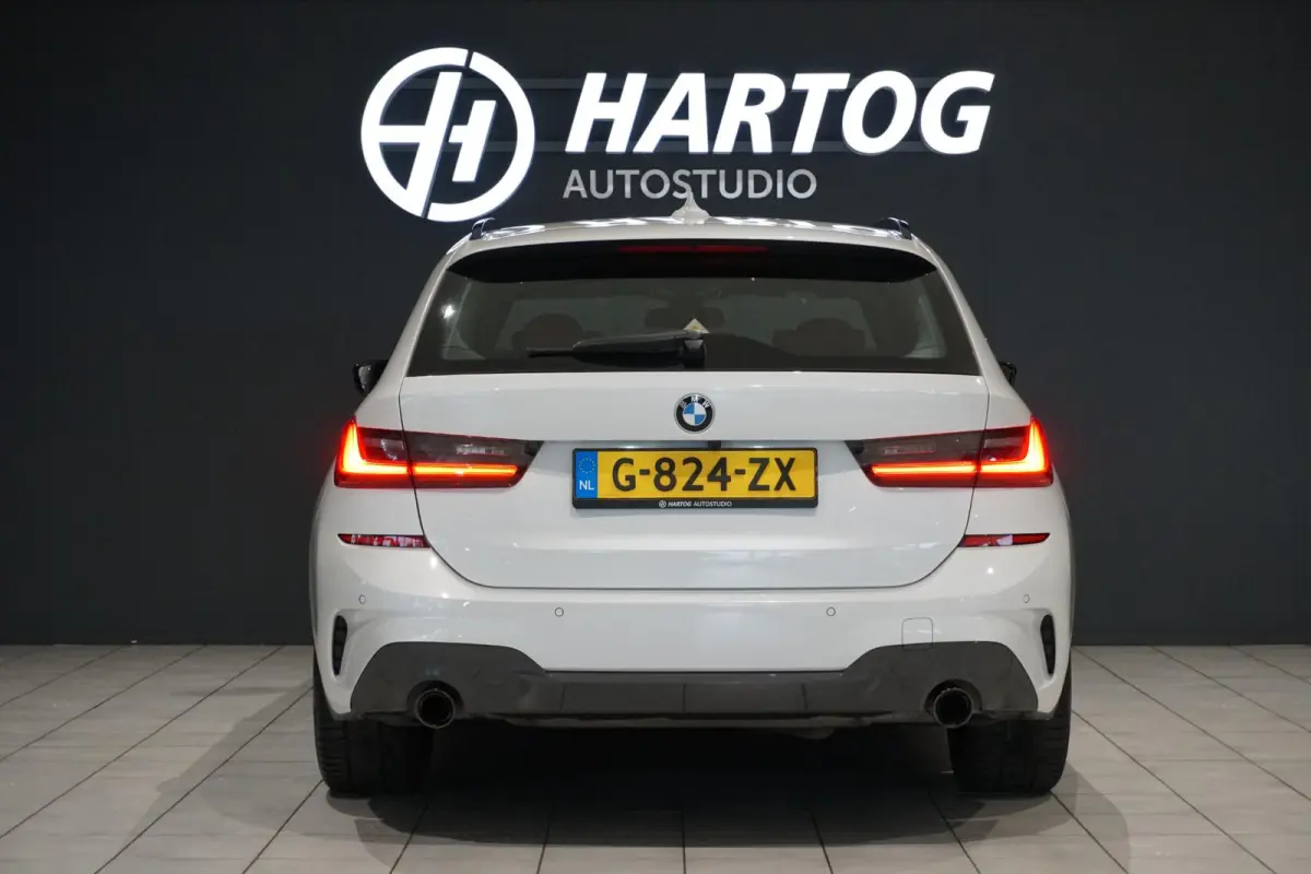 330i High Executive Edition M + INDIVIDUAL LEDER / MINERALWEISS METALLIC / M-PERFORMANCE
