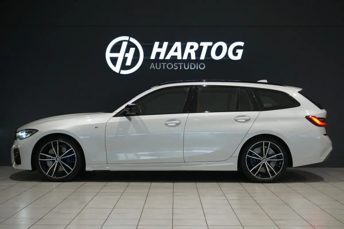 330i High Executive Edition M + INDIVIDUAL LEDER / MINERALWEISS METALLIC / M-PERFORMANCE