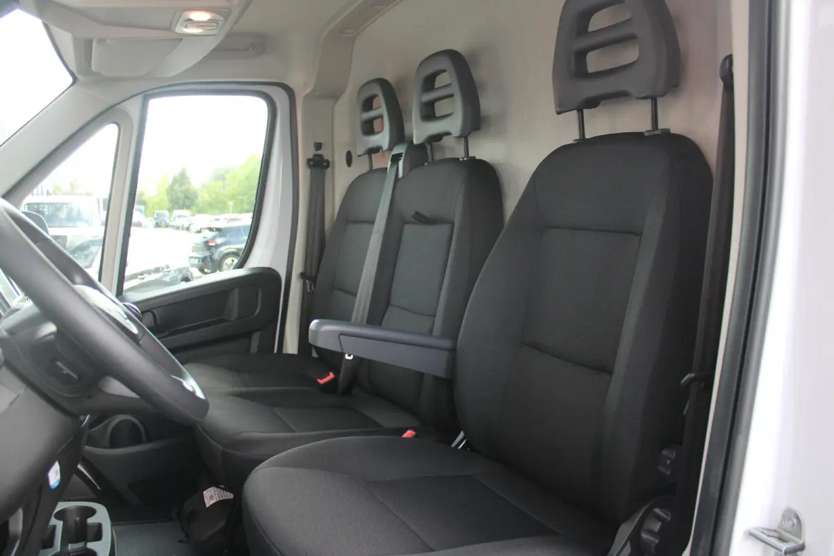 33 2.2 MultiJet 140PK L3H2 | NIEUWE BUS! BPM VRIJ! | ACHTERUITRIJ CAMERA | APPLE CARPLAY/ANDROID AUTO | 3-ZITS | CRUISE CONTROL | CLIMATE CONTROL | DAB+ RADIO | DIGITALE COCKPIT |