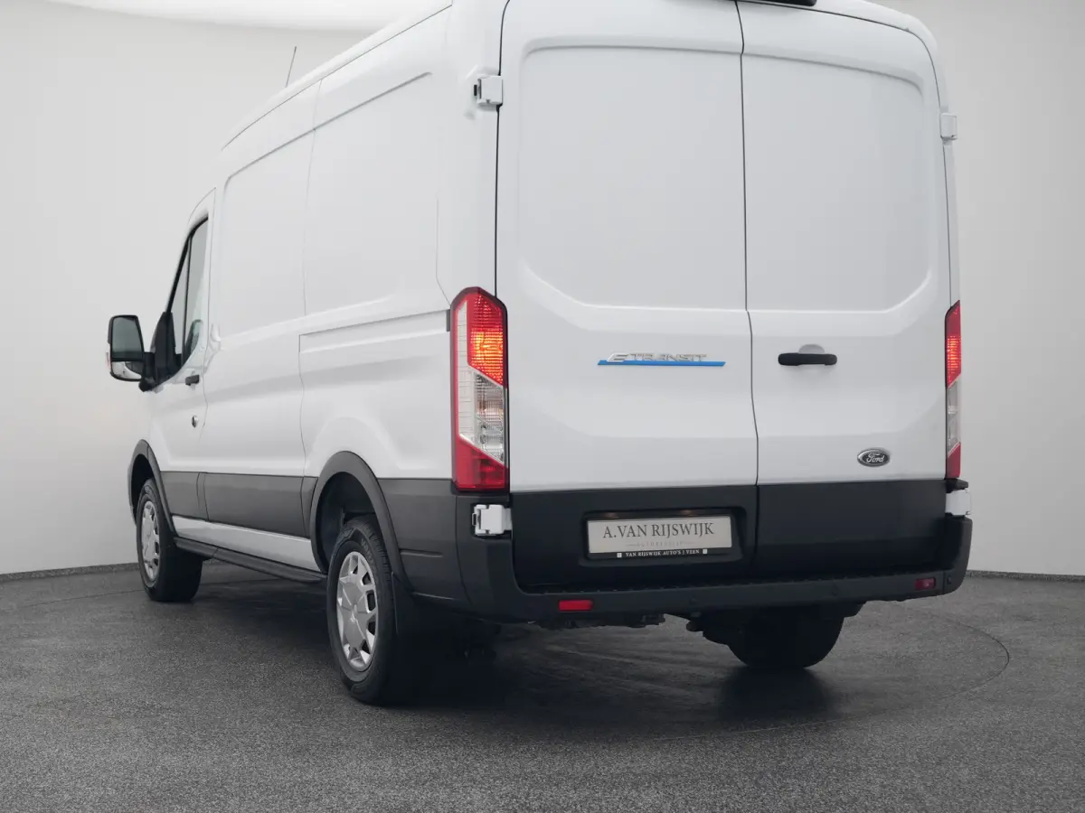 350 L3H2 Trend 68 kWh | STOELVERWARMING