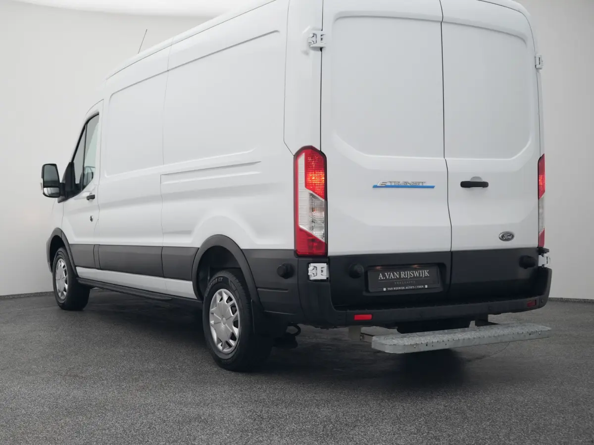 350 L3H2 Trend 68 kWh | STOELVERWARMING