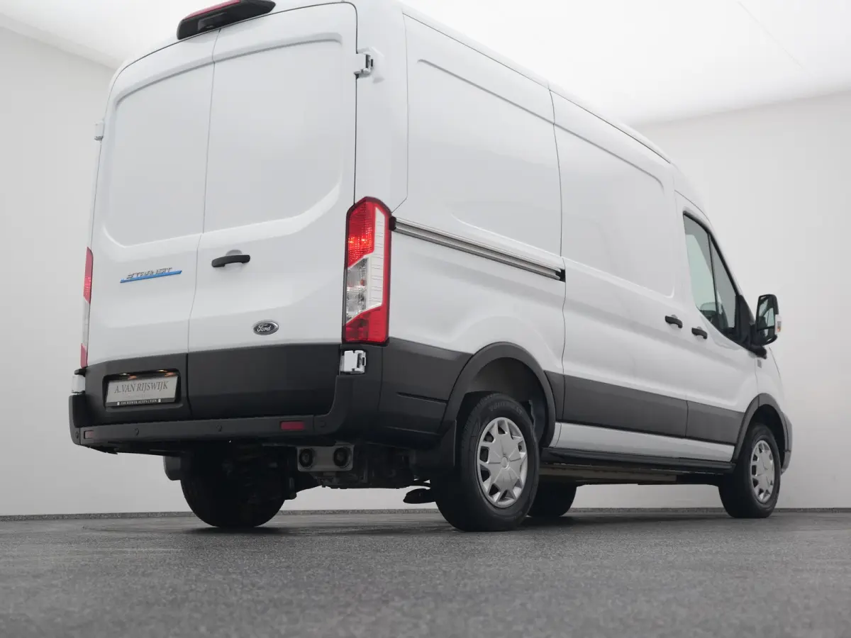 350 L3H2 Trend 68 kWh | STOELVERWARMING