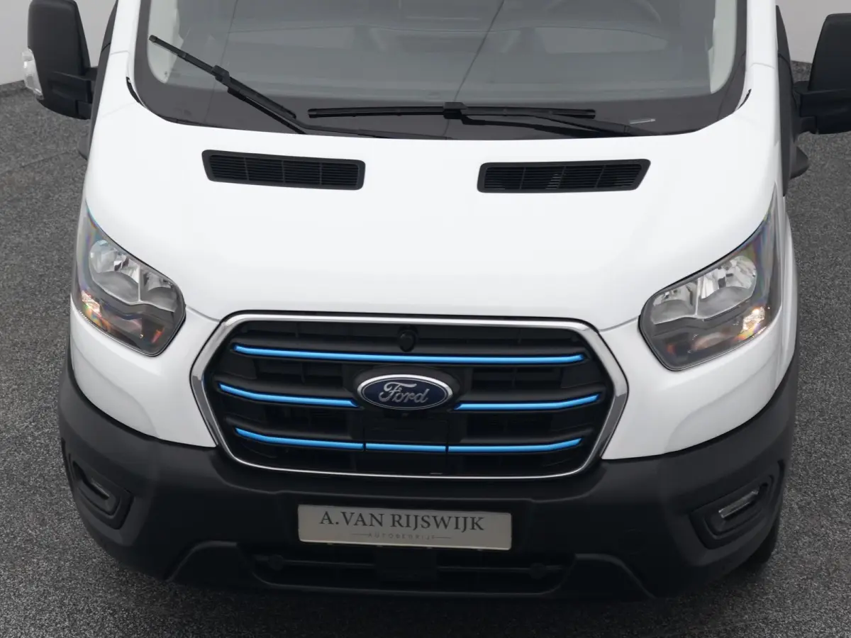 350 L3H2 Trend 68 kWh | STOELVERWARMING